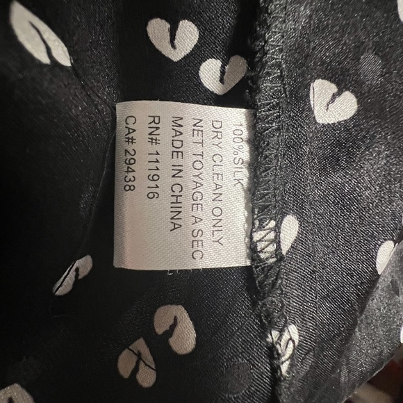 Yumi Kim 100% silk blouse in black and white heart pattern - Picture 8 of 12